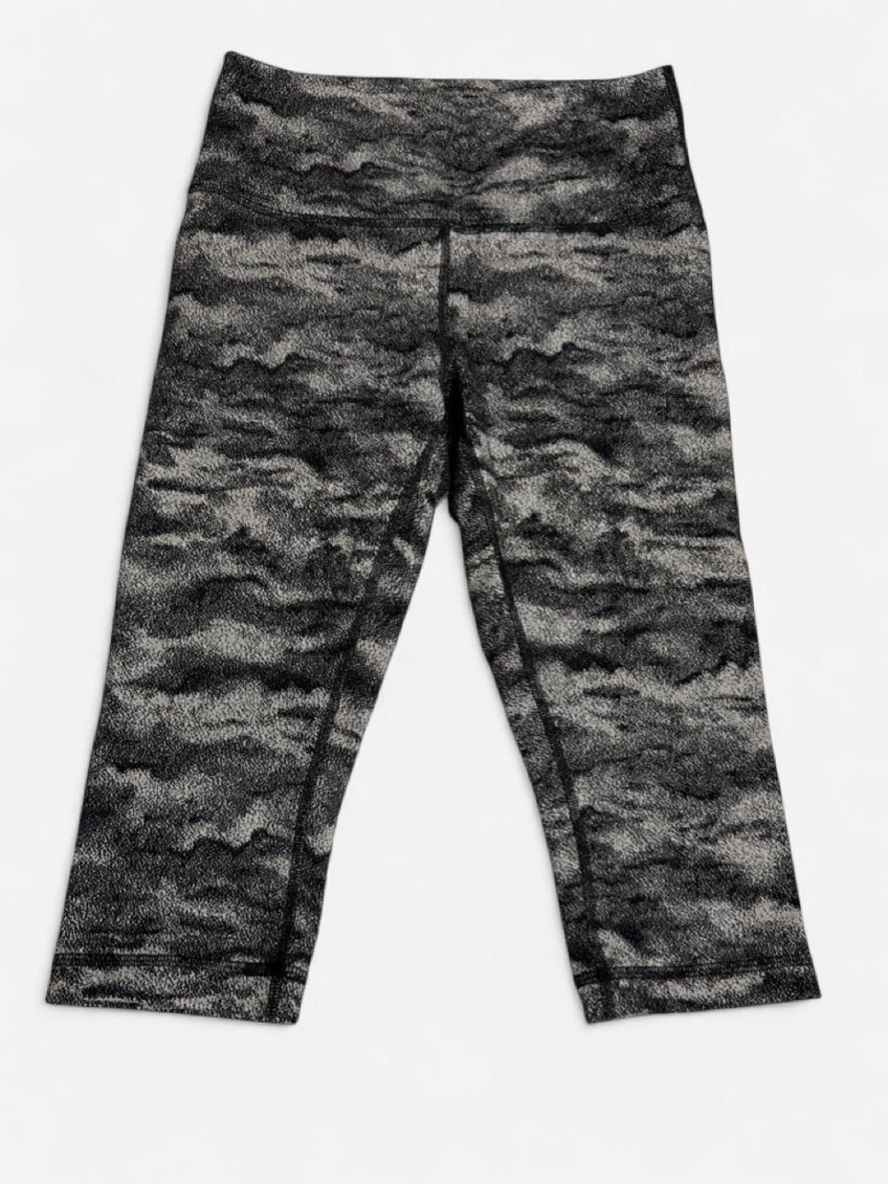lululemon athletica Women’s Black & Gray Camo Capri Leggings